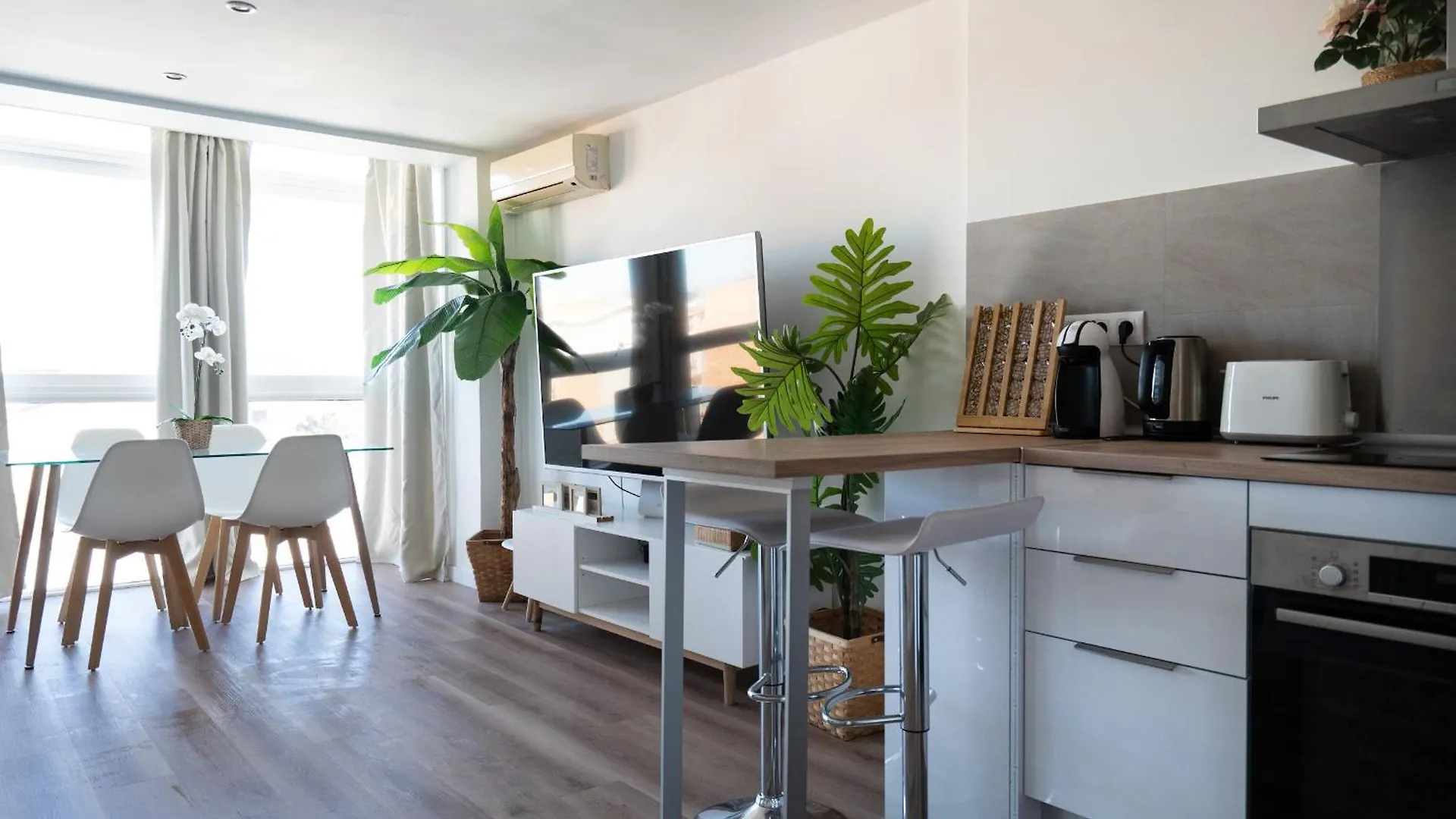 Apartment Beach, Restaurants And Views Castelldefels Spain